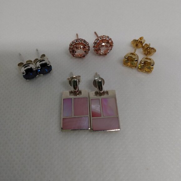 Bundle of earrings - Picture 1 of 7